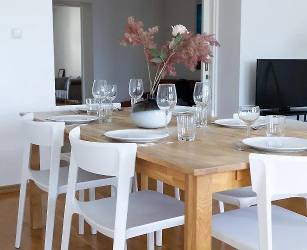 2ndhomes Stunning Floor With Sauna And Balcony شقة